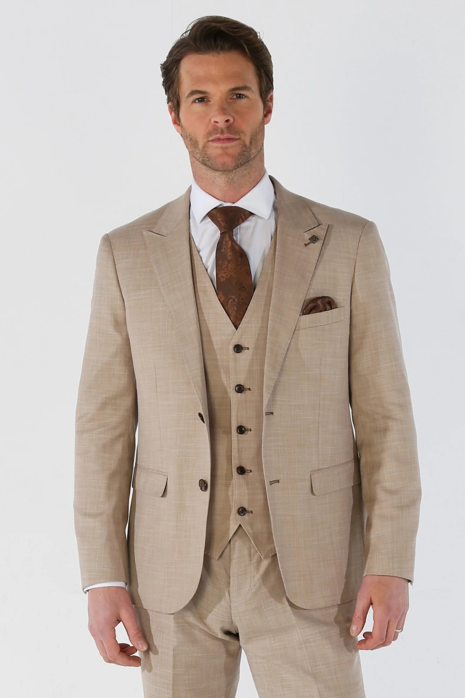 Classic Jackets Kurt - Men's 3 Piece Beige Tailored Fit Summer Wedding Suit